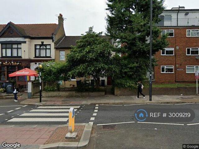 High Road, London, N12 3 bed end of terrace house to rent £2,350 pcm £542 pw