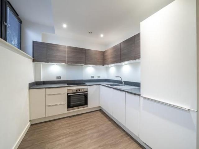 High Road, London N20, 1 bed flat to rent, £1,700 pcm | PrimeLocation