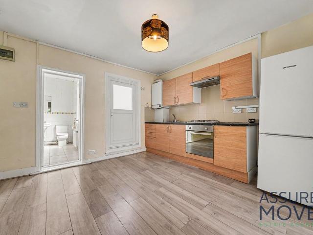High Road, London N20, 2 bed flat to rent, £1,450 pcm | PrimeLocation