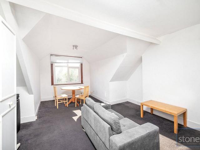 High Road, London N20, 2 bed flat to rent, £1,850 pcm | PrimeLocation