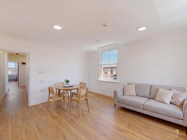 High Road, London NW10 3 bed flat to rent £3,175 pcm £733 pw