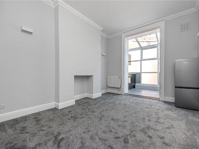 High Road, London NW10, 1 bed flat to rent, £1,750 pcm | PrimeLocation
