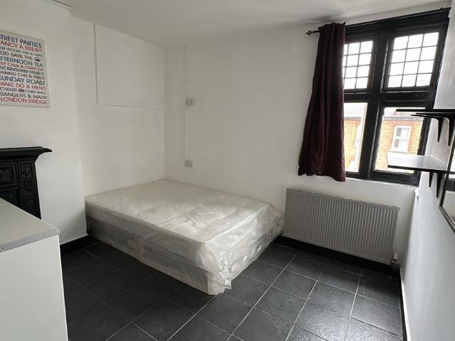 High Road, London NW10, Studio to rent, £1,250 pcm | PrimeLocation