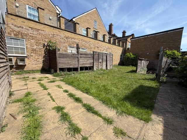High Road Leyton, London E10 1 bed flat to rent £1,500 pcm £346 pw
