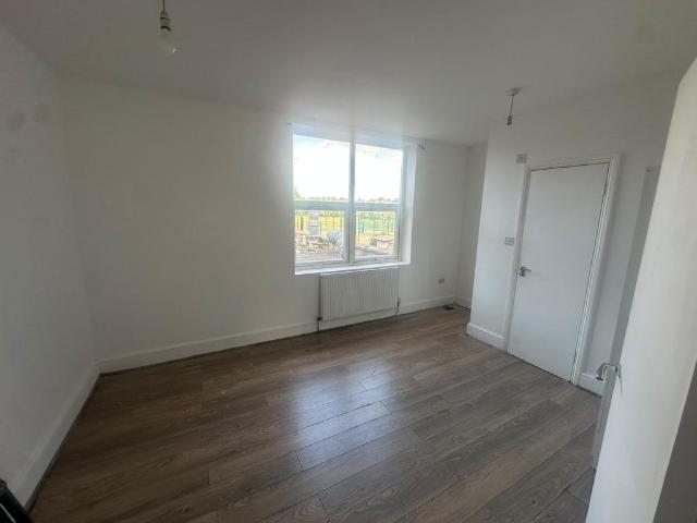 High Road Leyton, London E10 2 bed flat to rent £1,675 pcm £387 pw