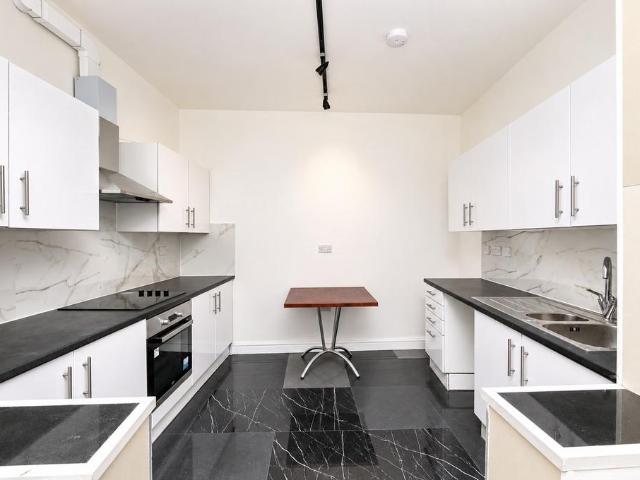 High Road Leyton, London, E15 3 bed ground floor flat to rent £2,400 pcm £554 pw