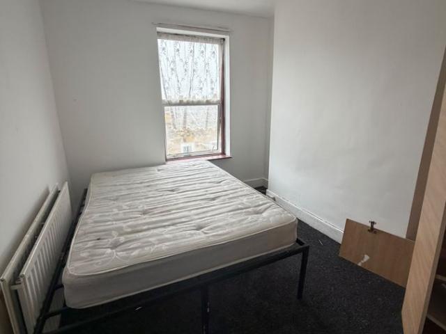 High Road Leytonstone E11, 4 bed flat to rent, £3,100 pcm | PrimeLocation