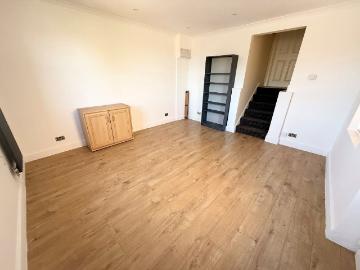 High Road, North Finchley N12, 2 bed flat to rent, £1,800 pcm | PrimeLocation