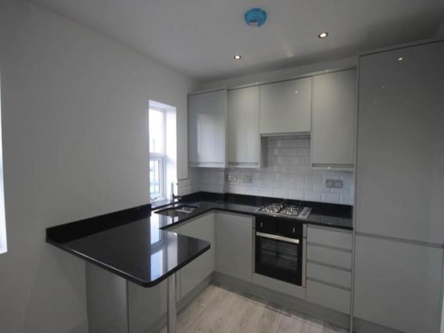 High Road, South Woodford, London 1 bed flat to rent £1,350 pcm £312 pw