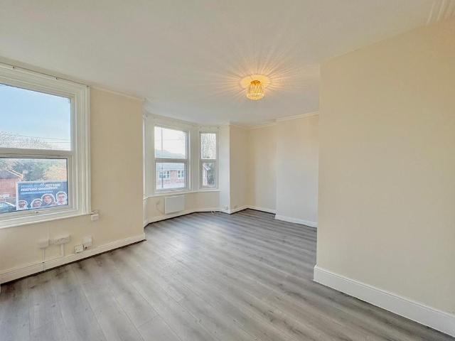 High Road, Southampton 1 bed flat to rent £900 pcm £208 pw