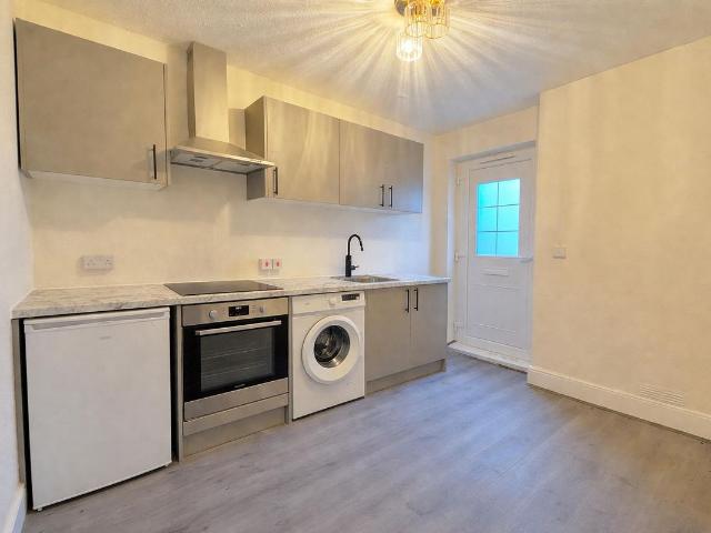 High Road, Southampton SO16, 1 bed flat to rent, £900 pcm | PrimeLocation