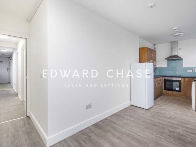 High Road, Seven Kings IG1, 3 bed flat to rent, £1,700 pcm | PrimeLocation