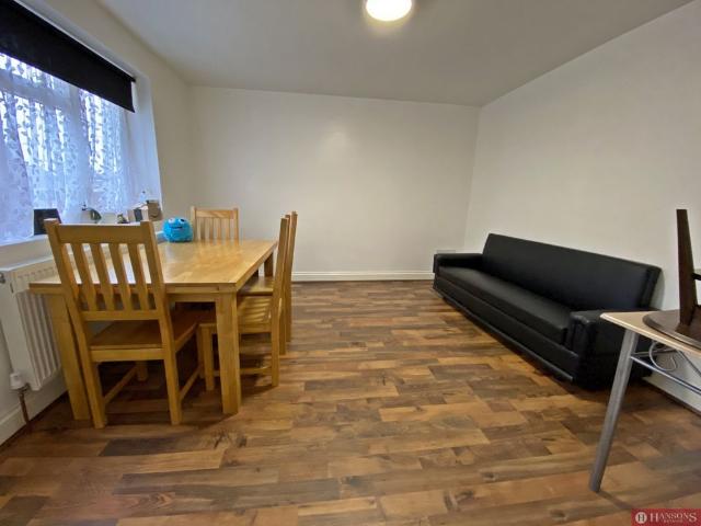 High Road, Seven Kings IG3, 1 bed flat to rent, £1,250 pcm | PrimeLocation