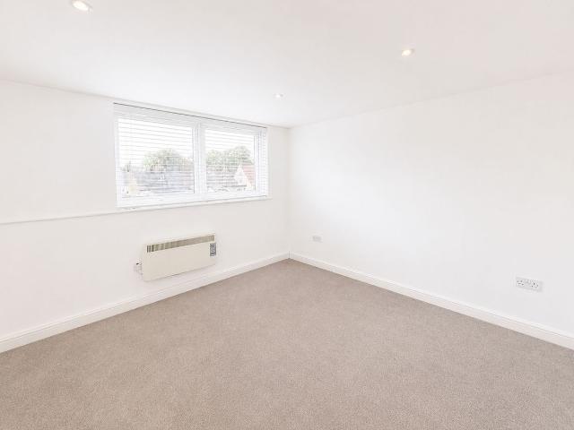 High Road, Surrey KT15, 2 bed flat to rent, £1,295 pcm | PrimeLocation