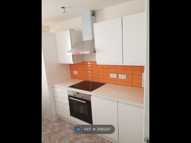 High Road, Romford RM6, 3 bed flat to rent, £2,300 pcm | PrimeLocation