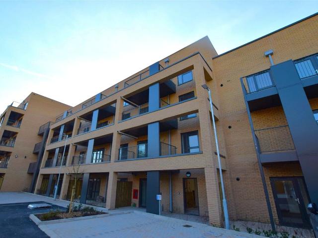 High Road, Romford RM6, 1 bed flat to rent, £1,700 pcm | PrimeLocation