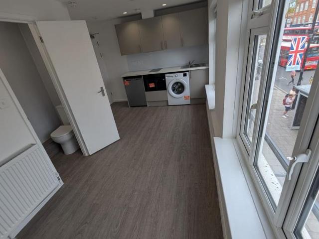 High Road, Ruislip, HA4 Studio to rent £1,250 pcm £288 pw