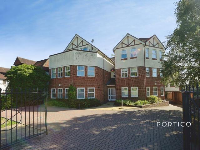 High Road, Woodford Green IG8, 1 bed flat to rent, £1,650 pcm | PrimeLocation