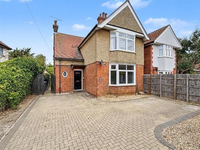 High Road West, FELIXSTOWE IP11 3 bed house to rent £1,495 pcm £345 pw