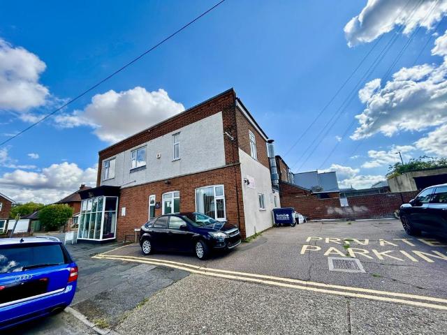 High Road West, Felixstowe IP11 2 bed apartment to rent £1,150 pcm £265 pw