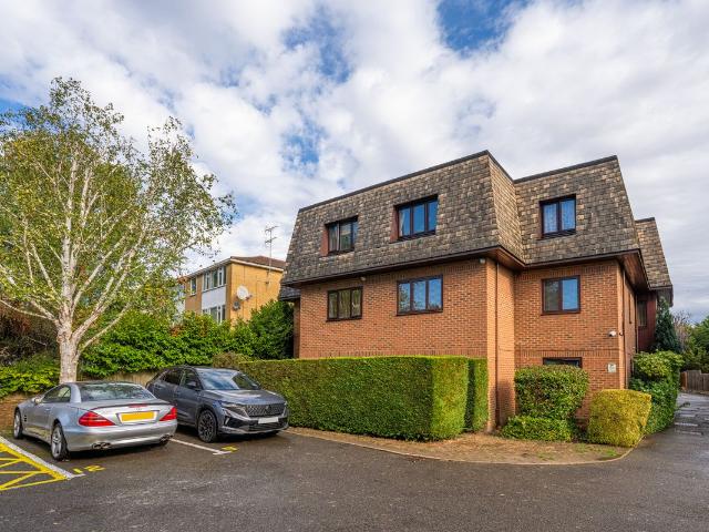 High Road, Whetstone N20, 1 bed flat to rent, £1,750 pcm | PrimeLocation