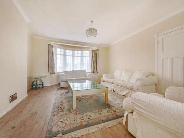 High Road, Whetstone, N20