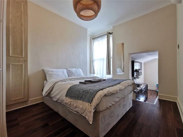 High Road, Willesden NW10, 1 bed flat to rent, £1,499 pcm | PrimeLocation