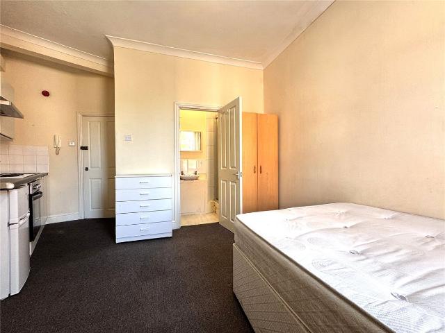 High Road, Willesden NW10, 1 bed property to rent, £925 pcm | PrimeLocation