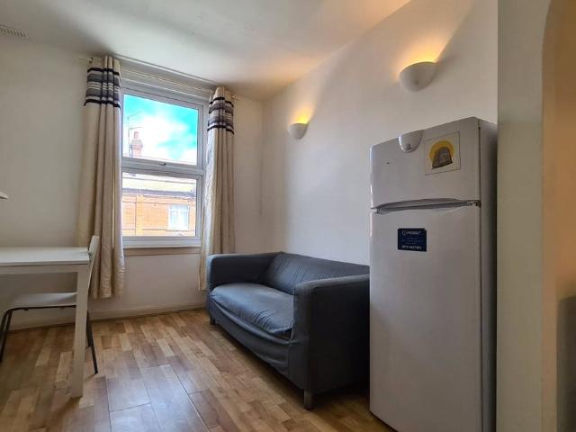 High Road, Willesden NW10, 2 bed property to rent, £1,899 pcm | PrimeLocation