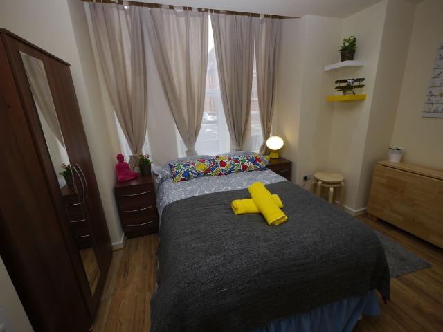 High Road, Willesden Green NW10, Studio to rent, £1,420 pcm | PrimeLocation