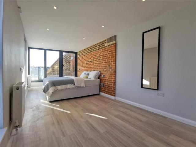 High Road, Willesden, London, NW10 1 bed penthouse to rent £1,899 pcm £438 pw