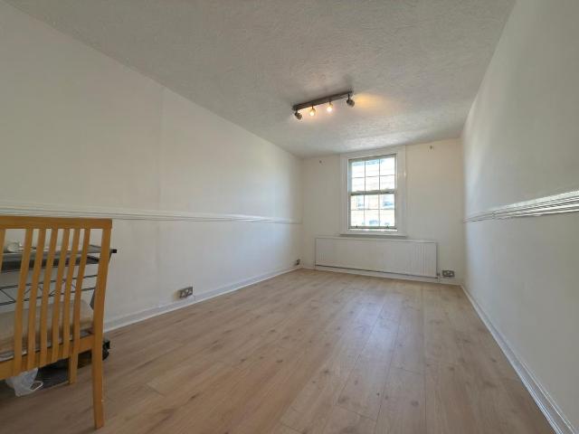 High Road, Tottenham N17, 3 bed flat to rent, £2,000 pcm | PrimeLocation