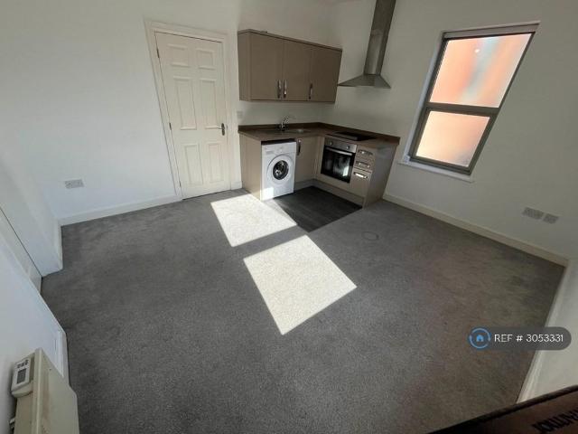 High St, Mansfield, NG21 1 bed flat to rent £625 pcm £144 pw