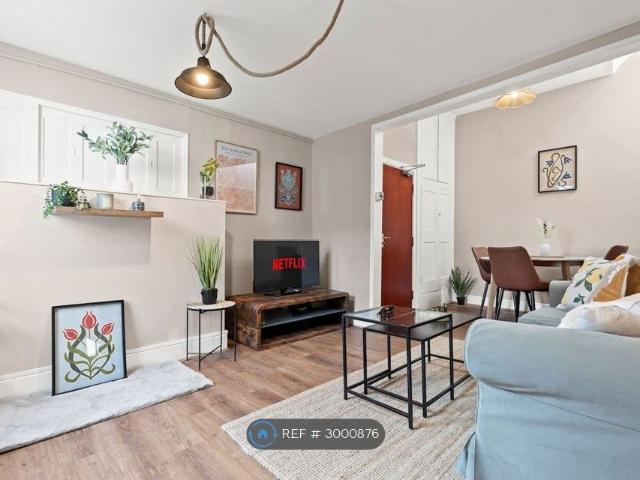 High St, Oxford OX1, 2 bed flat to rent, £4,650 pcm | PrimeLocation