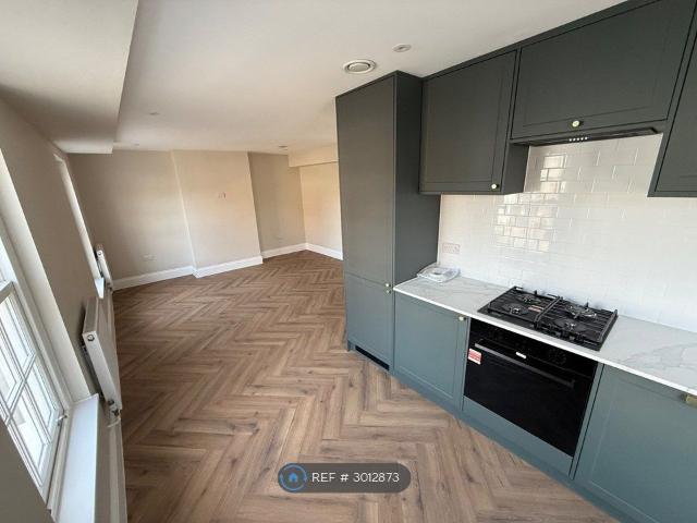 High St, Orpington BR6, 2 bed flat to rent, £1,900 pcm | PrimeLocation