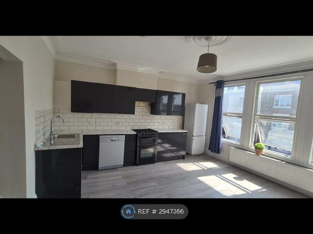 High St Colliers Wood, London SW19, 2 bed flat to rent, £2,000 pcm | PrimeLocation