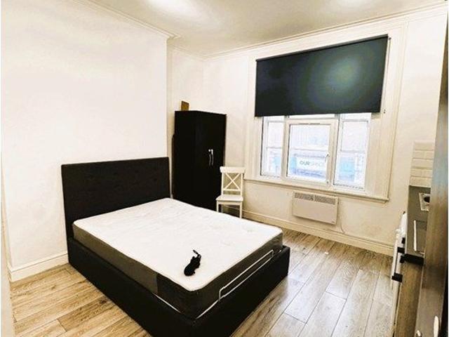 High St, Croydon CR0, Studio to rent, £1,000 pcm | PrimeLocation