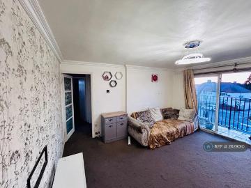 High St, Feltham, TW13 2 bed flat to rent £1,699 pcm £392 pw