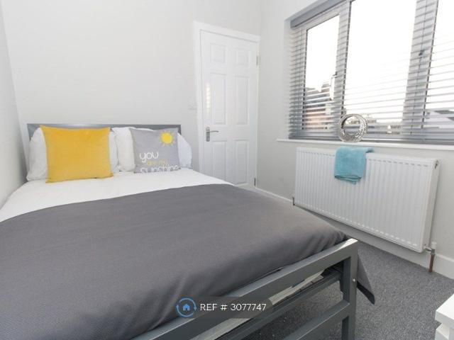 High St, Leeds LS25, 1 bed flat to rent, £795 pcm | PrimeLocation