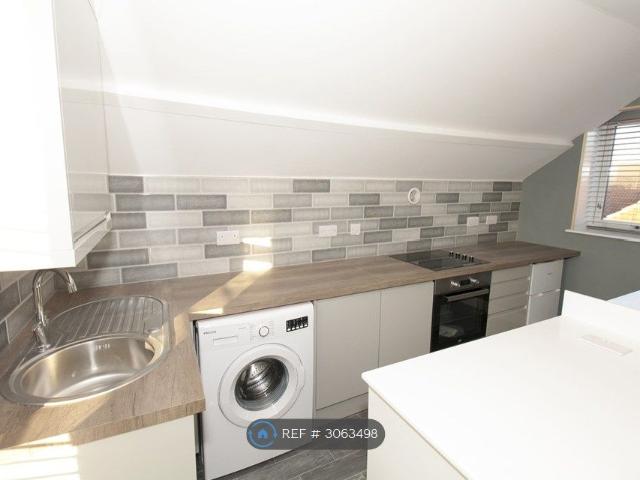 High St, Leeds LS25, 1 bed flat to rent, £795 pcm | PrimeLocation