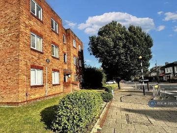 High St, St Albans, AL2 2 bed flat to rent £1,650 pcm £381 pw