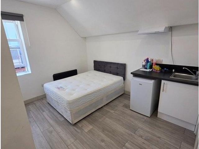 High St, Sutton SM1, Studio to rent, £1,095 pcm | PrimeLocation