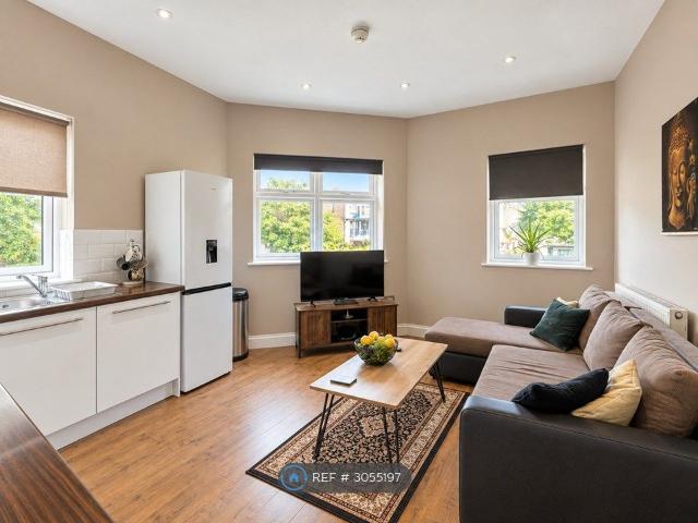 High St, Sittingbourne ME10, 2 bed flat to rent, £1,050 pcm | PrimeLocation