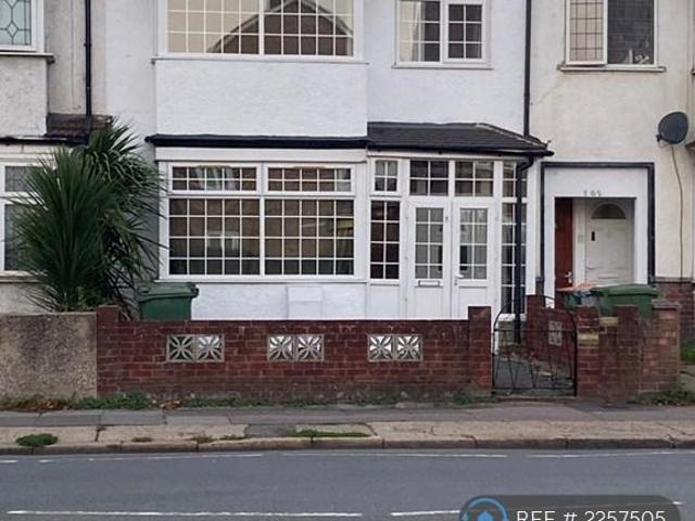 High St South, London, E6 3 bed terraced house to rent £2,700 pcm £623 pw
