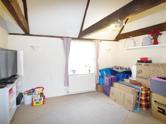 High St, Watford, Watford, WD17 1 bed flat to rent £1,300 pcm £300 pw