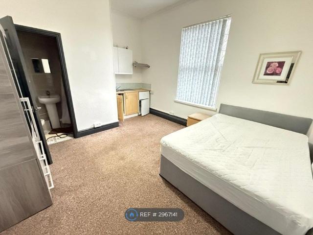 High St, West Bromwich B70, Studio to rent, £685 pcm | PrimeLocation