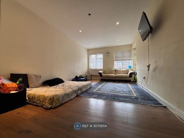 High St, West Drayton UB7, 2 bed flat to rent, £1,700 pcm | PrimeLocation