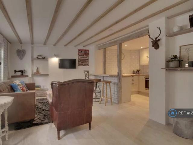 High St, Westerham, TN16 2 bed terraced house to rent £1,999 pcm £461 pw