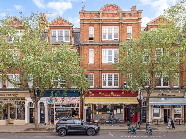 High Street, Teddington, TW11 3 bed flat to rent £3,000 pcm £692 pw