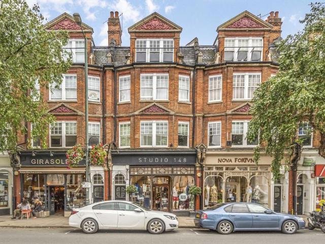 High Street, Teddington TW11 2 bed flat to rent £2,250 pcm £519 pw